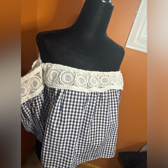 3/15 Off- shoulder checkers white and navy blue - Picture 2 of 3